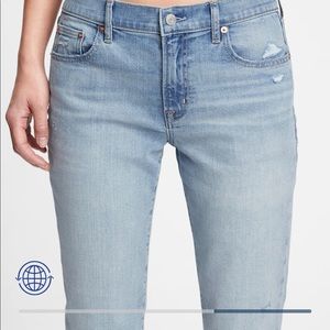 GAP Mid Rise Girlfriend Jeans with Washwell